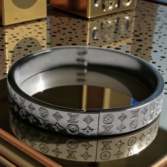 Silver Patterned Bracelet - Picture 6 of 9